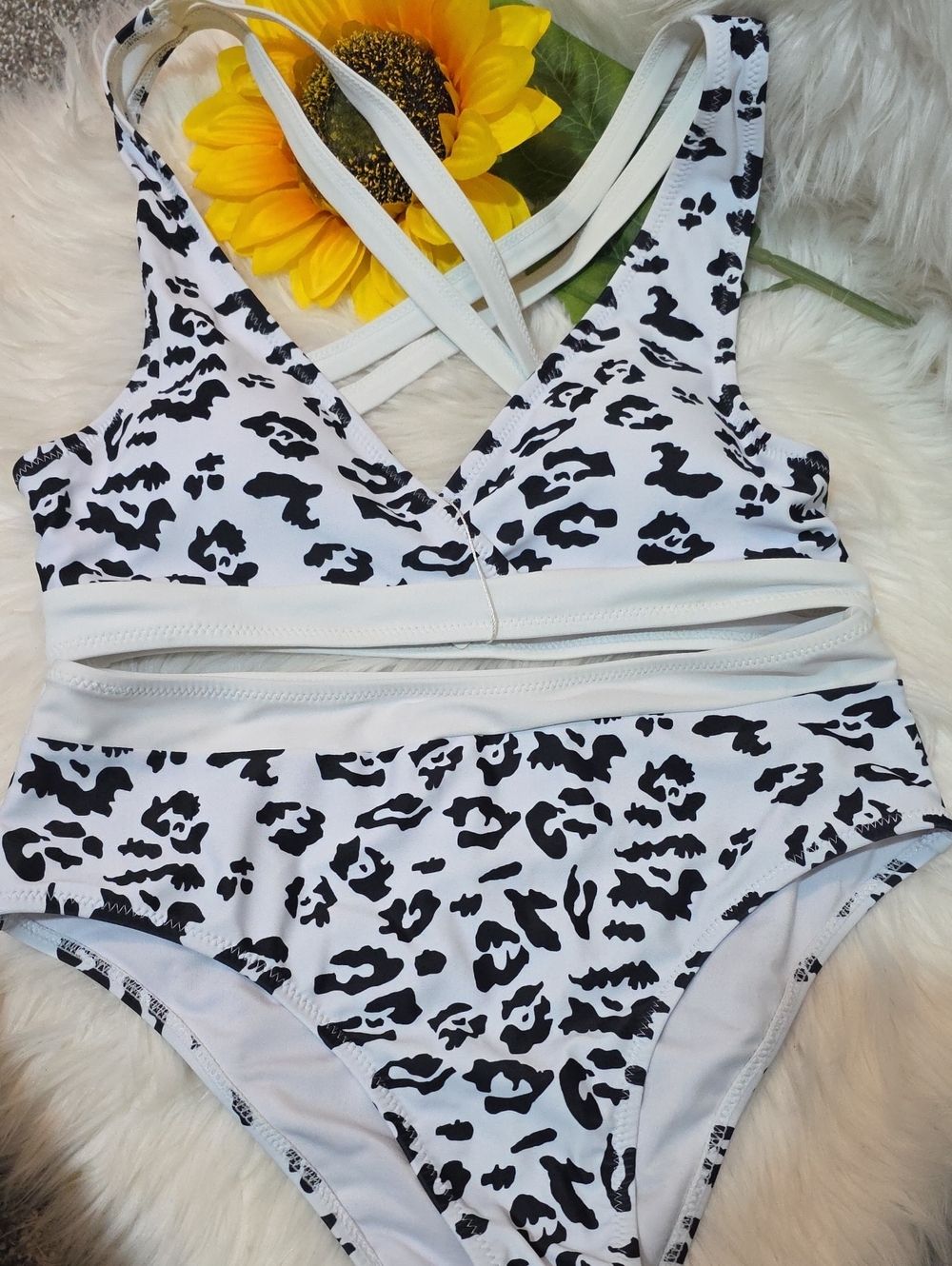 Black & White Leopard Print Women's Bikini Set - Strappy V-Neck